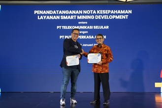 Direktur Sales Telkomsel Adiwinahyu B. Sigit dan Direktur HCGA & Legal PT. Putra Perkasa Abadi Raden Teguh Saptosubroto (foto/ist)